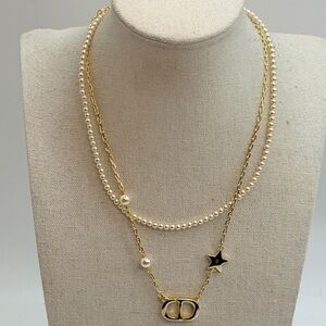 Elegant Gold and Pearl Necklace